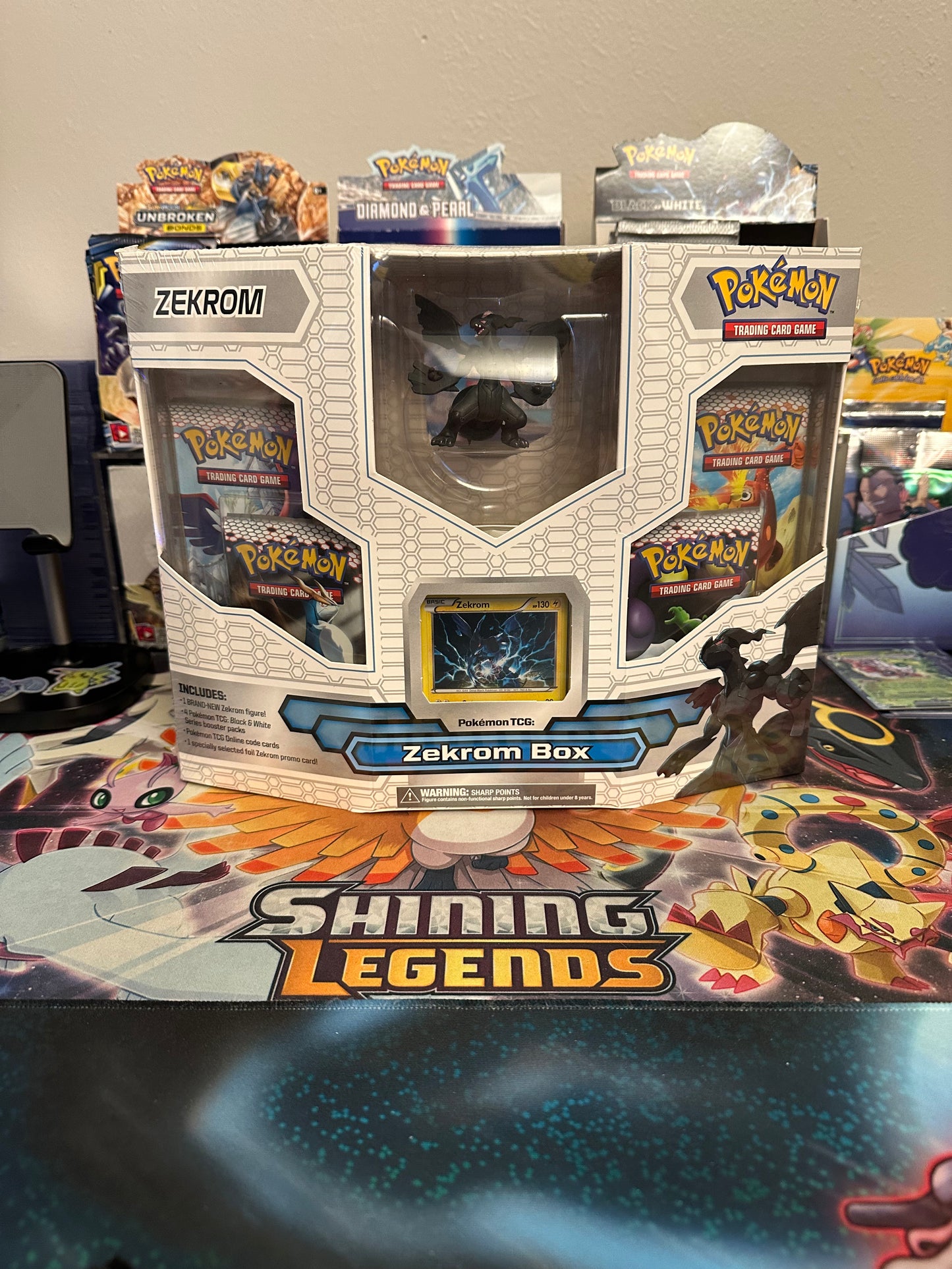 Pokemon TCG: Zekrom Collector Box – The Boulder Collection Pokemon TCG: Zekrom Collector Box – The Boulder Collection